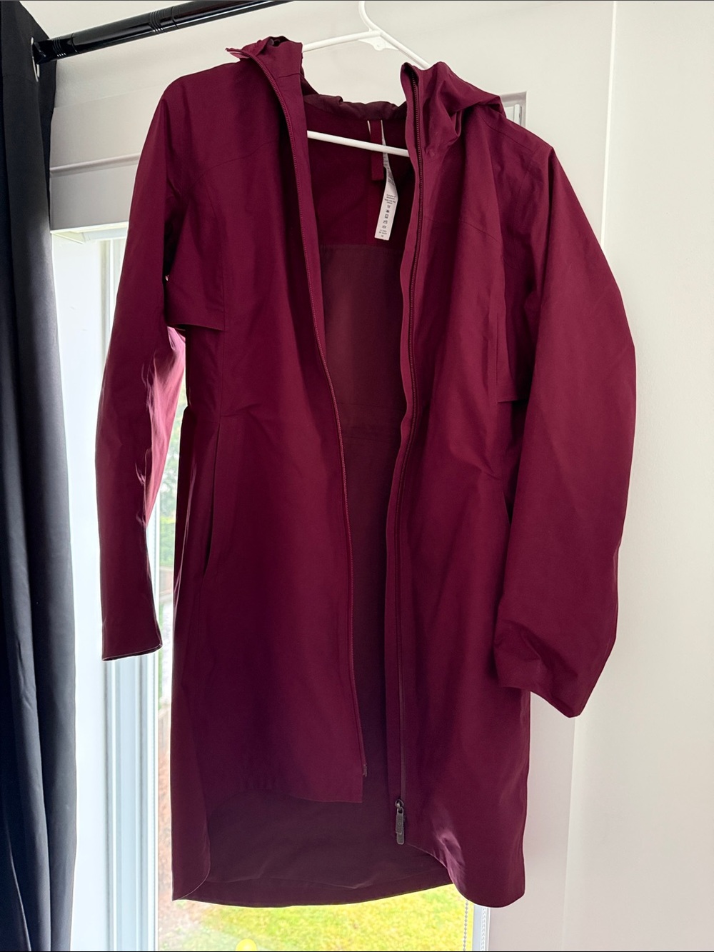 Women's Lululemon Maroon Hooded Raincoat Jacket